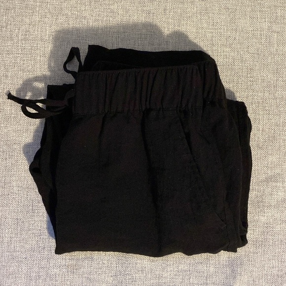 H&M Women’s Black Pants - Picture 3 of 5